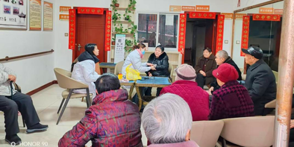 成都市新都区石板滩街道梁胜社区老协 ：情系居民健康 医生进社区开展免费体检 ...