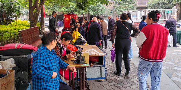 成都市新都区新都街道白店村“ 金秋便民暖民心 温情服务护邻里”便民服务活动